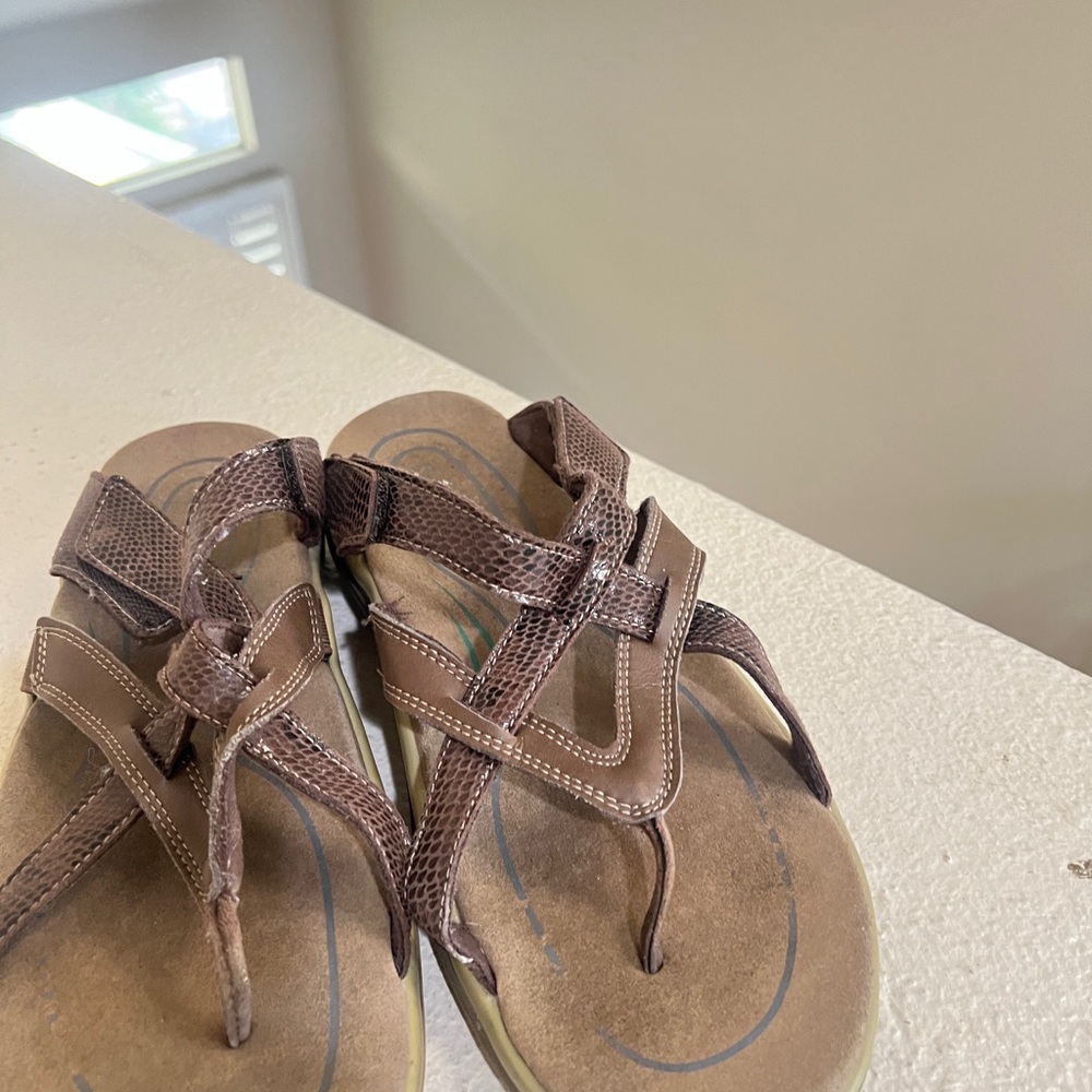 OrthoFeet Clio Sandals Womens Size 9 Wide Brown Straps Slip On Thong Comfort - Picture 6 of 13